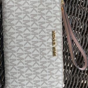 Michael Kors Wristlet